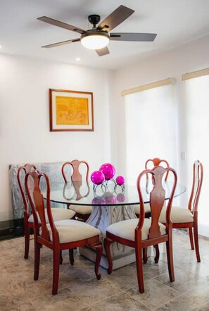 Villa familiar | Comedor