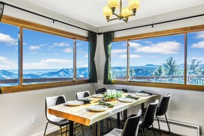Dining - A Cabin in the Clouds: Peaceful Mountain Retreat w/ Hot Tub & Spectacular Views! (Golden)