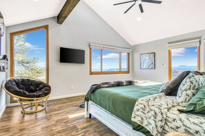 3 bedrooms, iron/ironing board, travel cot, free WiFi - A Cabin in the Clouds: Peaceful Mountain Retreat w/ Hot Tub & Spectacular Views! (Golden)