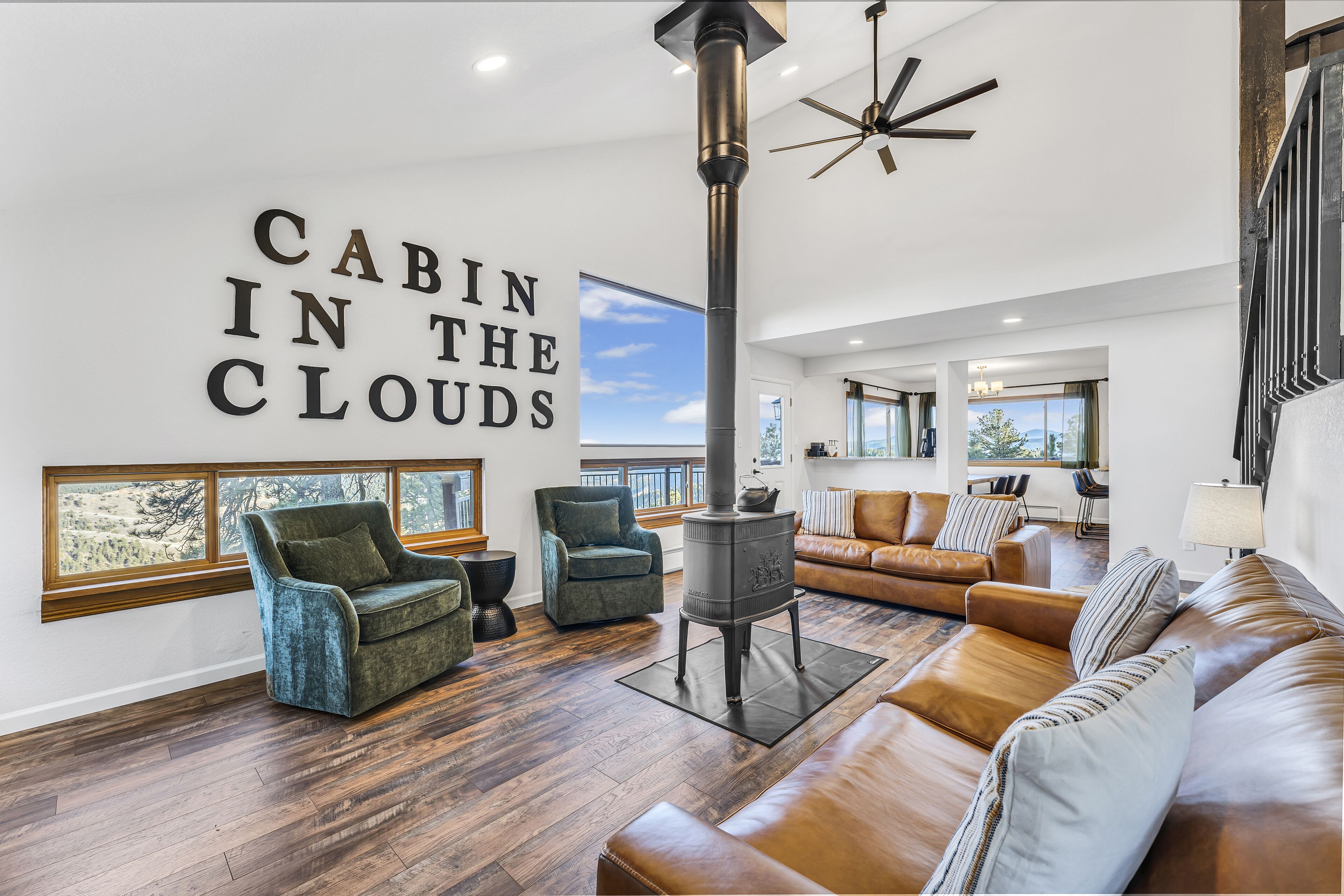 智能电视、壁炉、乒乓球、书