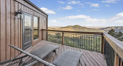 A Cabin in the Clouds: Peaceful Mountain Retreat w/ Hot Tub & Spectacular Views!