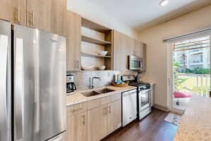 Køleskab, mikrobølgeovn, ovn, kogeplade