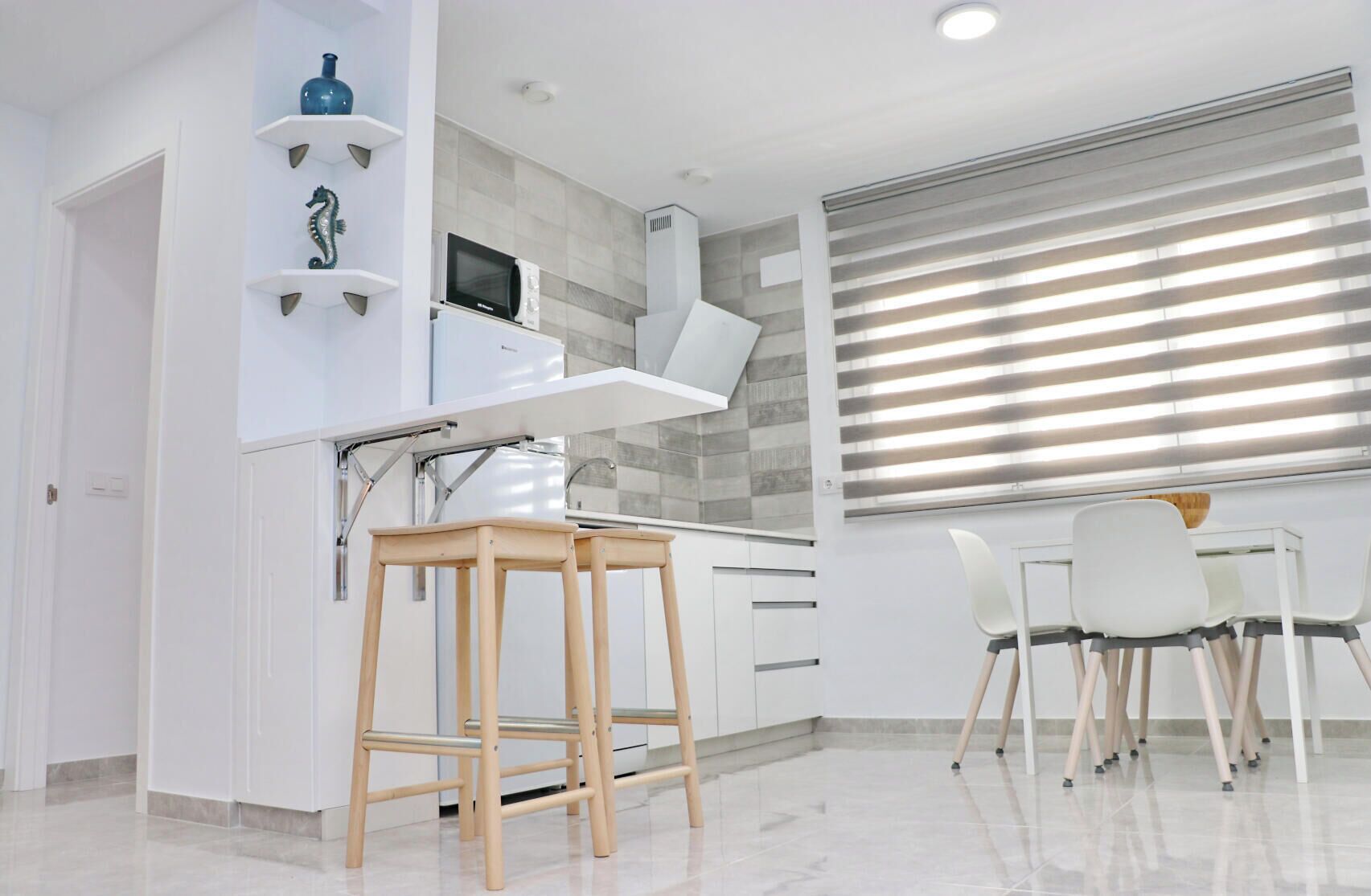 Refrigerador, microondas, lavavajillas y tostadora 