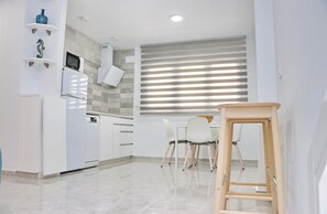 Fridge, microwave, dishwasher, coffee/tea maker