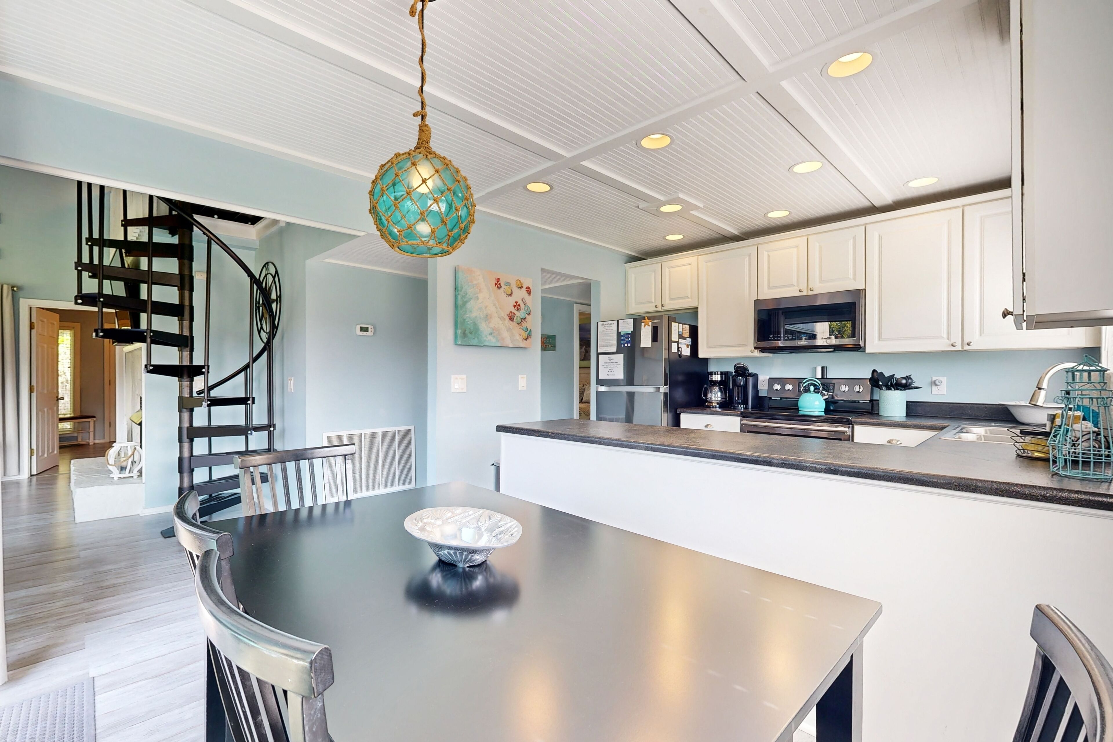 雪櫃、微波爐、焗爐、爐具