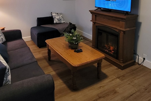 Smart TV, fireplace, Netflix, streaming services