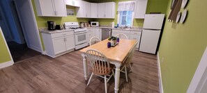 Frigorífic, microones, forn i placa de cuina