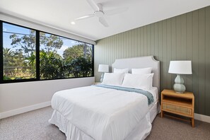 3 bedrooms, desk, iron/ironing board, travel crib