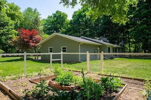 Exterior - Stunning Ranch in the woods! (Berrien Springs)