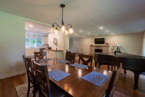 Dining - Stunning Ranch in the woods! (Berrien Springs)