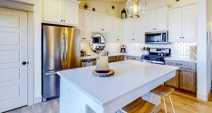 Charming home with skiing, fireplace, enclosed yard, central AC & washer/dryer