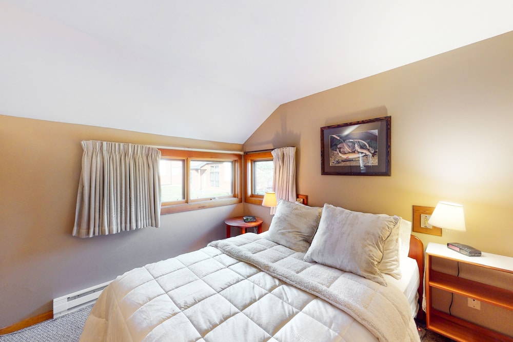 Gallery Detail: Luxury Ski Resort Condo With On Site Pool Hot Tub