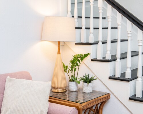 Cozy Two-Bedroom Bungalow with New Kitchen