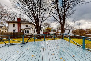 Terrace/patio - Dog-friendly home with washer/dryer, outdoor dining & grill - walk to town (Penn Yan)