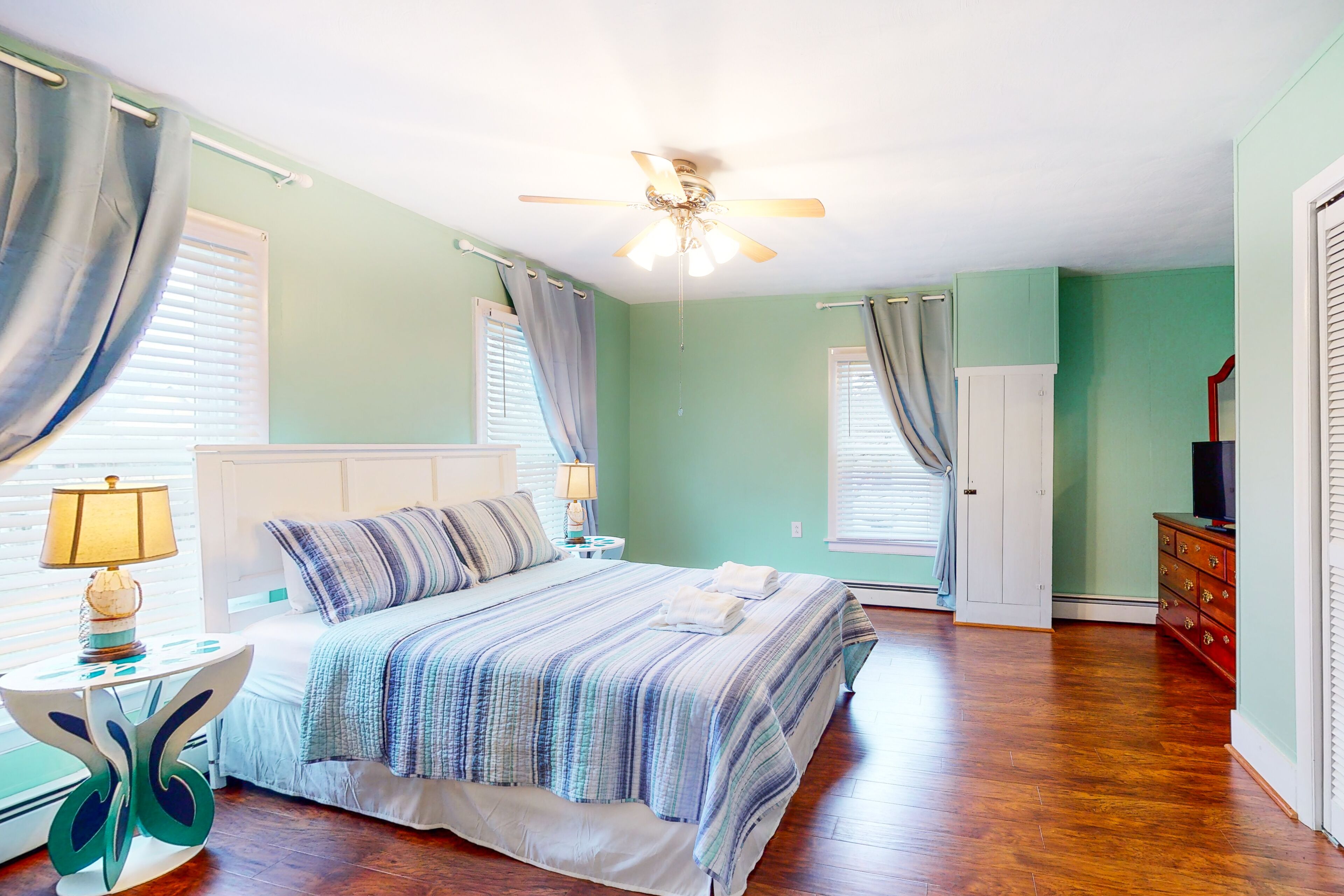 3 bedrooms, iron/ironing board, Internet, bed sheets