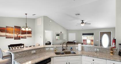 Cheerful 3 bedroom home with free parking.