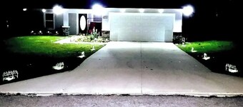 Cheerful 3 bedroom home with free parking.