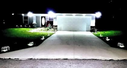 Cheerful 3 bedroom home with free parking.