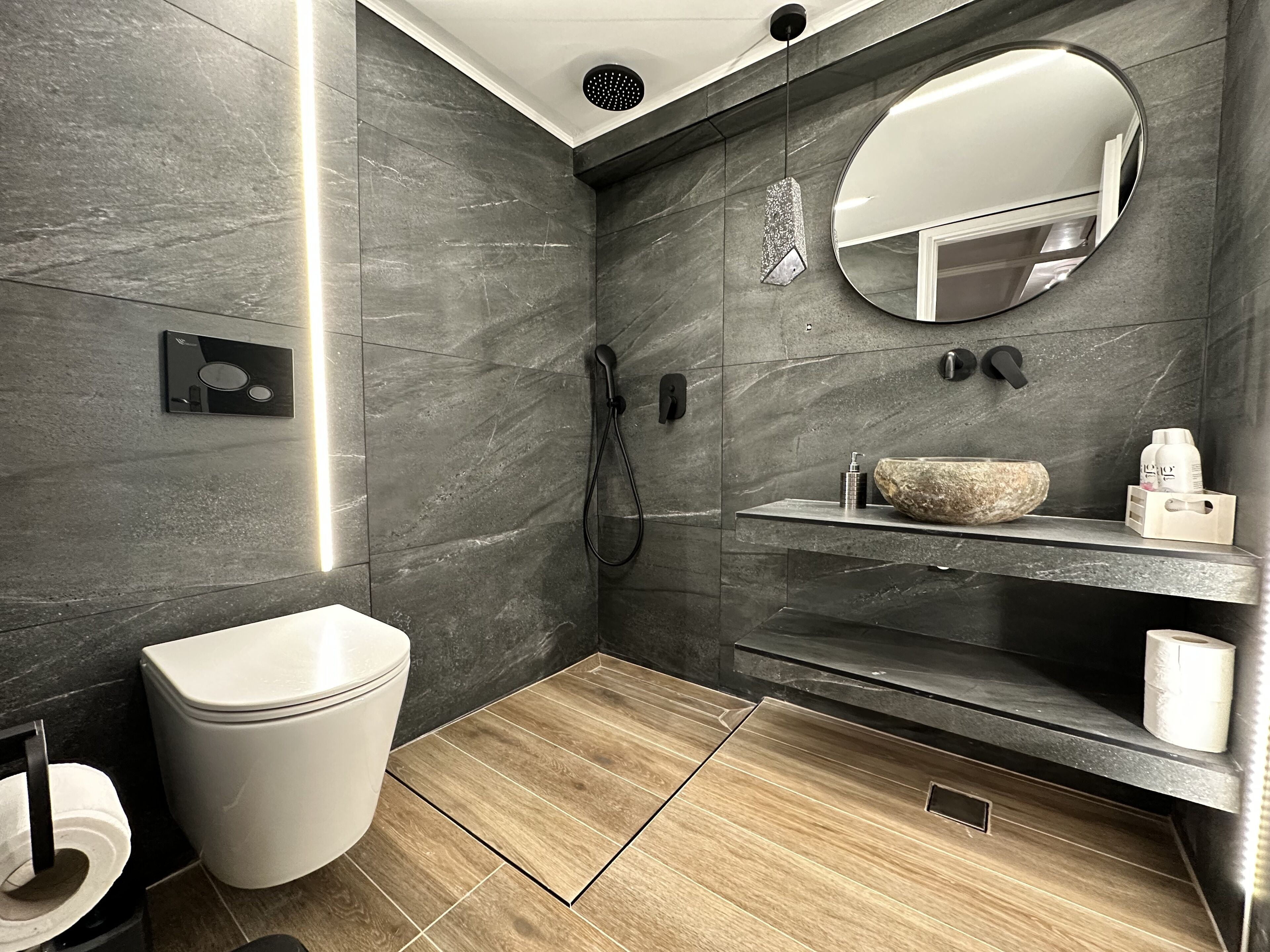 Dusche, Haartrockner, Handtücher