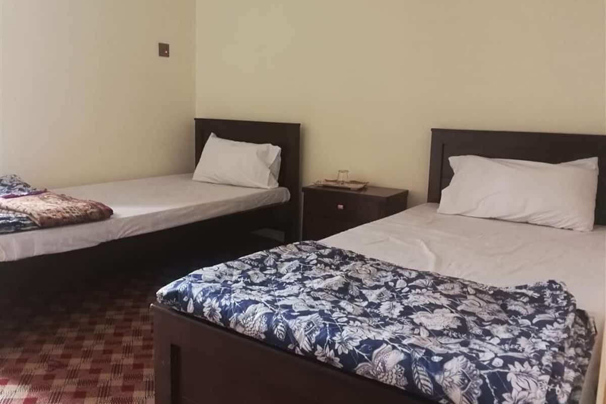 Vierbettzimmer | Bügeleisen/Bügelbrett