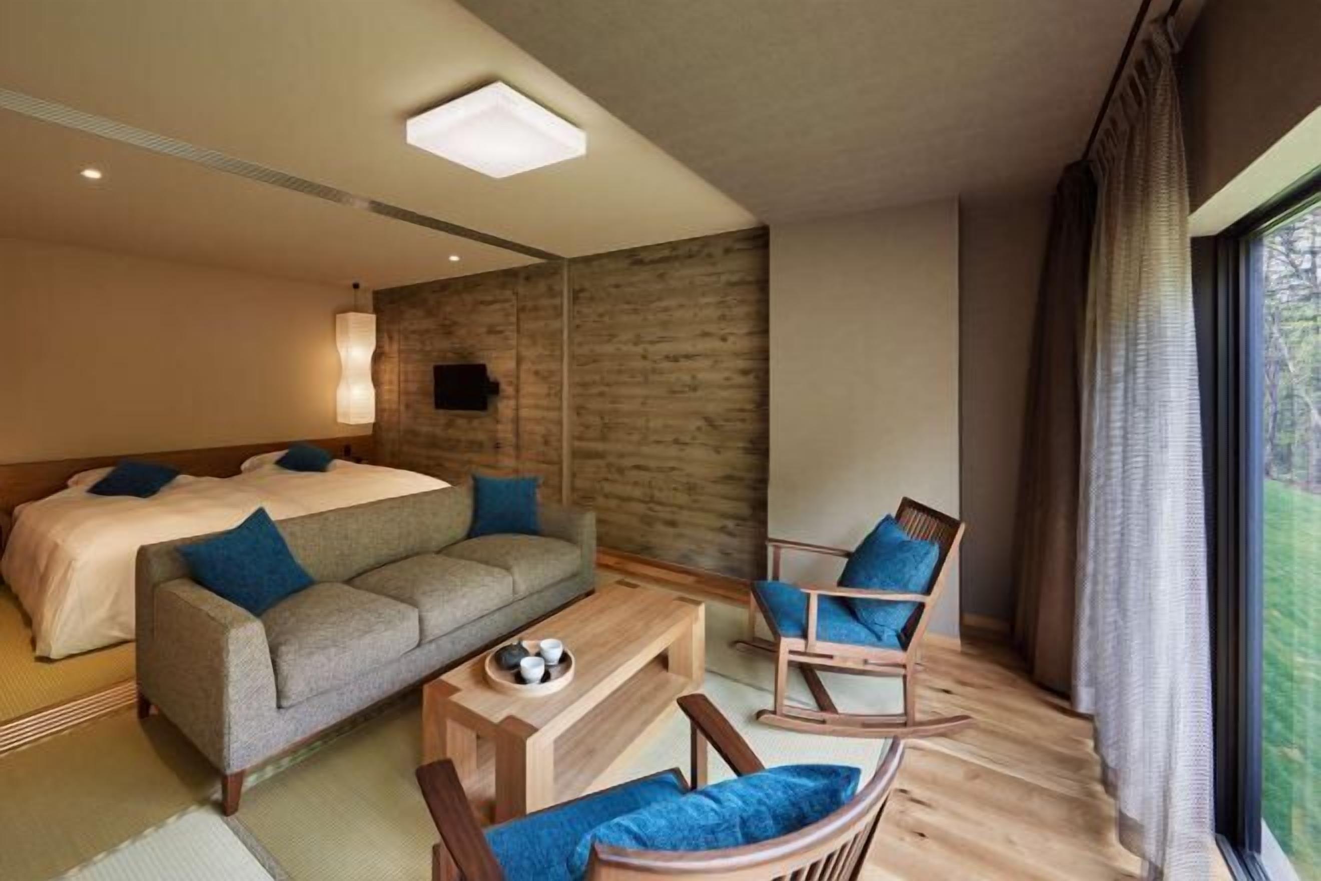 Couette en duvet, coffre-fort, décor unique, bureau