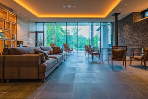 Lobby sitting area - Okujozankeionsen Kashogyoen (Sapporo)