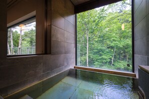 Separate tub and shower, spring water tub, free toiletries, hair dryer - Okujozankeionsen Kashogyoen (Sapporo)