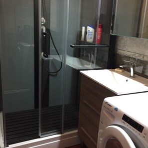 Shower, hair dryer, towels, toilet paper