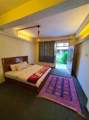 Room | Iron/ironing board