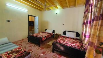 Standard Twin Room | Iron/ironing board