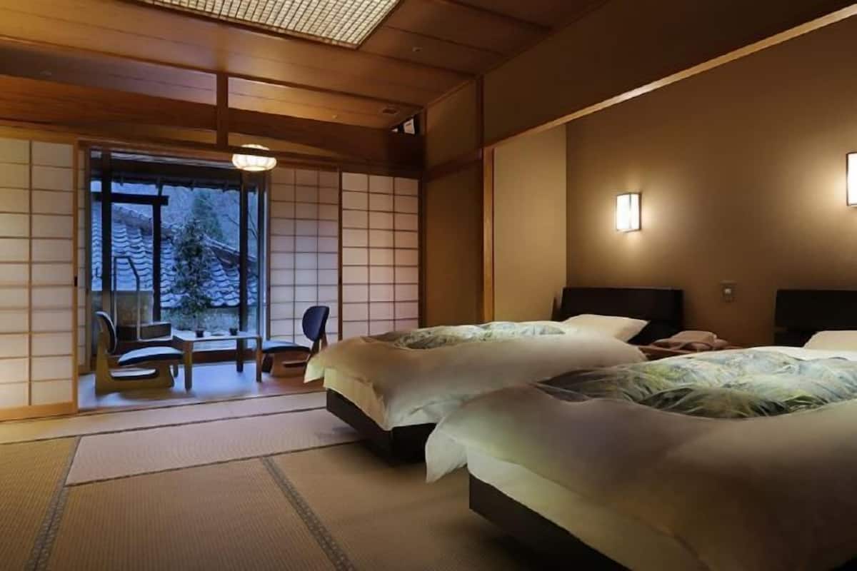 In-room safe, free WiFi, bed sheets