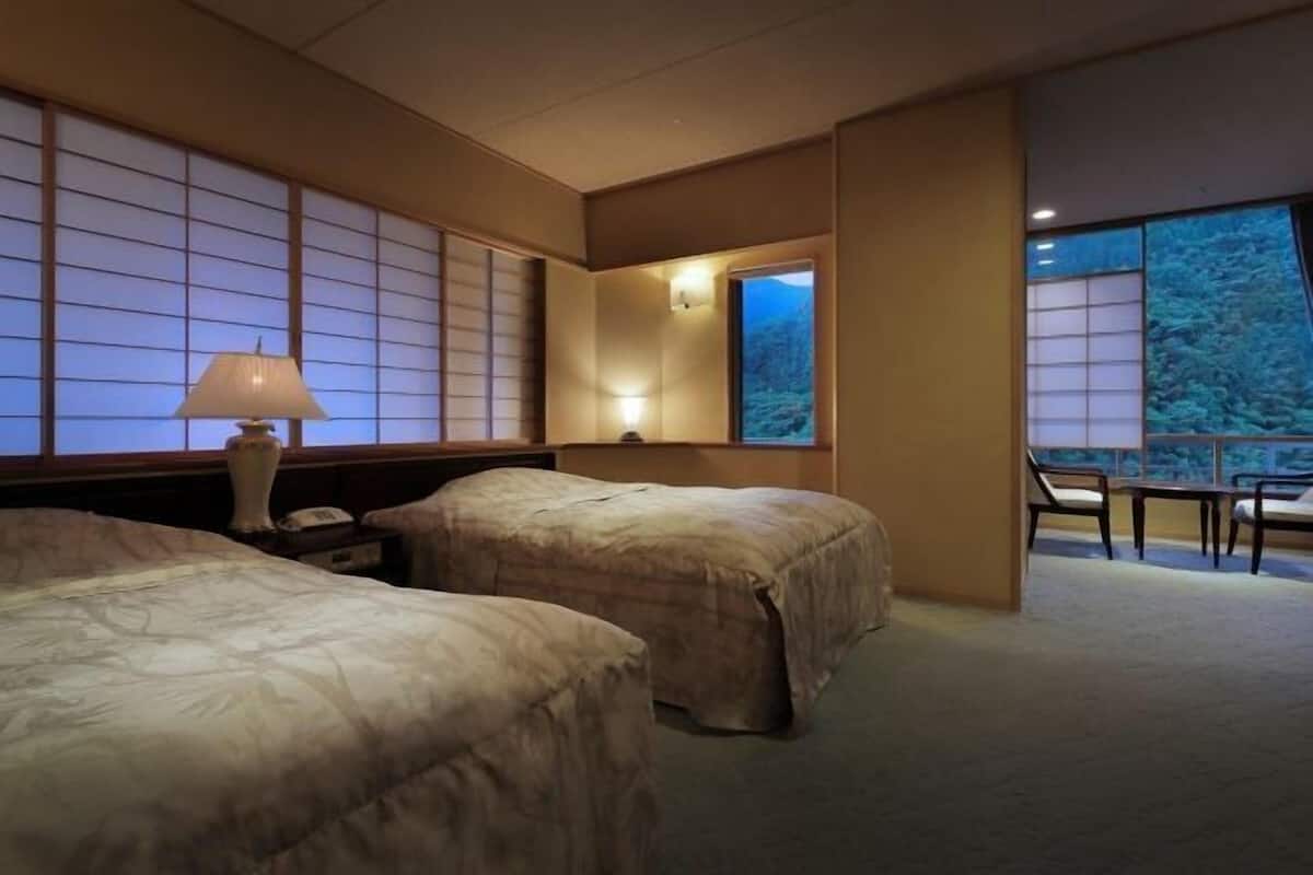 In-room safe, free WiFi, bed sheets