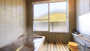 Huone, tupakointi kielletty (Japanese Western-style room) | Kylpyhuone | Erillinen kylpyamme ja suihku, hiustenkuivaaja, pyyhkeet