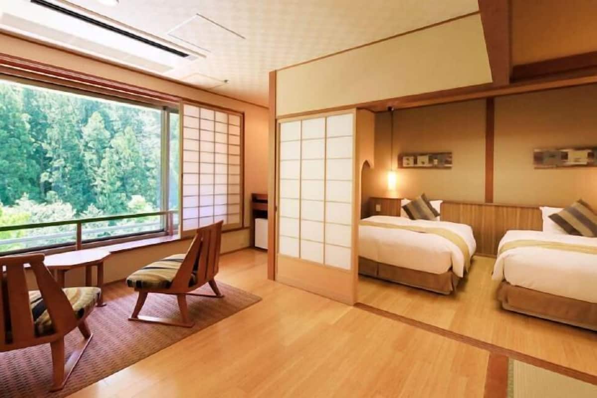 In-room safe, free WiFi, bed sheets
