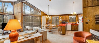 Great home near Main St - washer/dryer, fireplace, Quechee Club access available