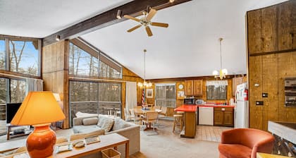 Great home near Main St - washer/dryer, fireplace, Quechee Club access available
