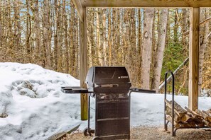 Property grounds - Great home near Main St - washer/dryer, fireplace, Quechee Club access available (Quechee)