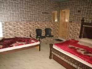 Room | Iron/ironing board