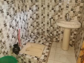 Quarto | Banheiro | Chinelos 