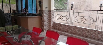 Valley View Hotel & Restaurant