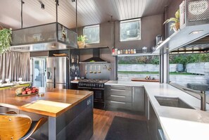 Fridge, microwave, oven, stovetop - Black Diamond Luxury (Queenstown)