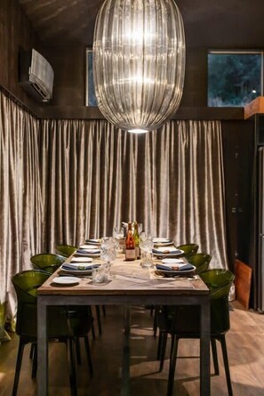 Dining - Black Diamond Luxury (Queenstown)