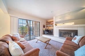 Living area - Riverfront w/ Private Dock and Marina | Sleeps 8 (Bullhead City)