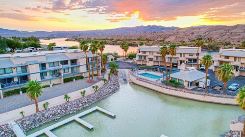 Riverfront w/ Private Dock and Marina | Sleeps 8