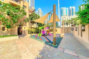Zona de juegos infantil al aire libre