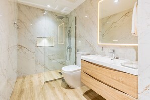 Apartment (2 Bedrooms) | Bathroom | Free toiletries, towels - Mima's House in the heart of Dubai Downtown (Dubai)