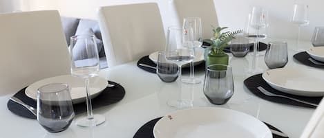 Deluxe apartman | Étkezés a szobában