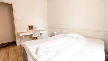 Deluxe Apartment | 3 bedrooms, iron/ironing board, cots/infant beds, free WiFi