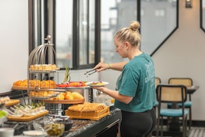 Frokost med lokale retter hver dag (VND 200000 per person)