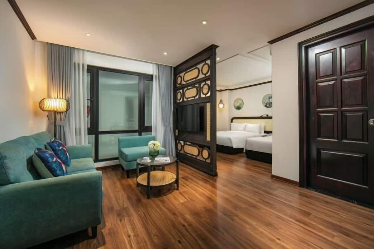 Premium bedding, pillowtop beds, minibar (some free items), in-room safe
